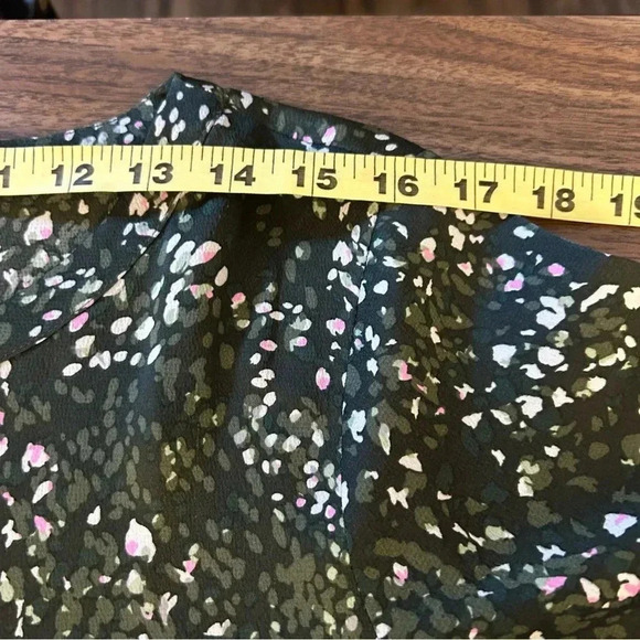 🌟Banana Republic  Shirt Womens Green Pink Print Top Career Office Mistletoe S - Picture 8 of 10